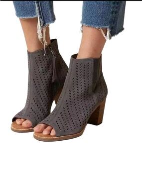 TOMS Majorca Suede Ankle Boots Booties Sz 8 Perforated Iron Gray Peep-Toe Boho